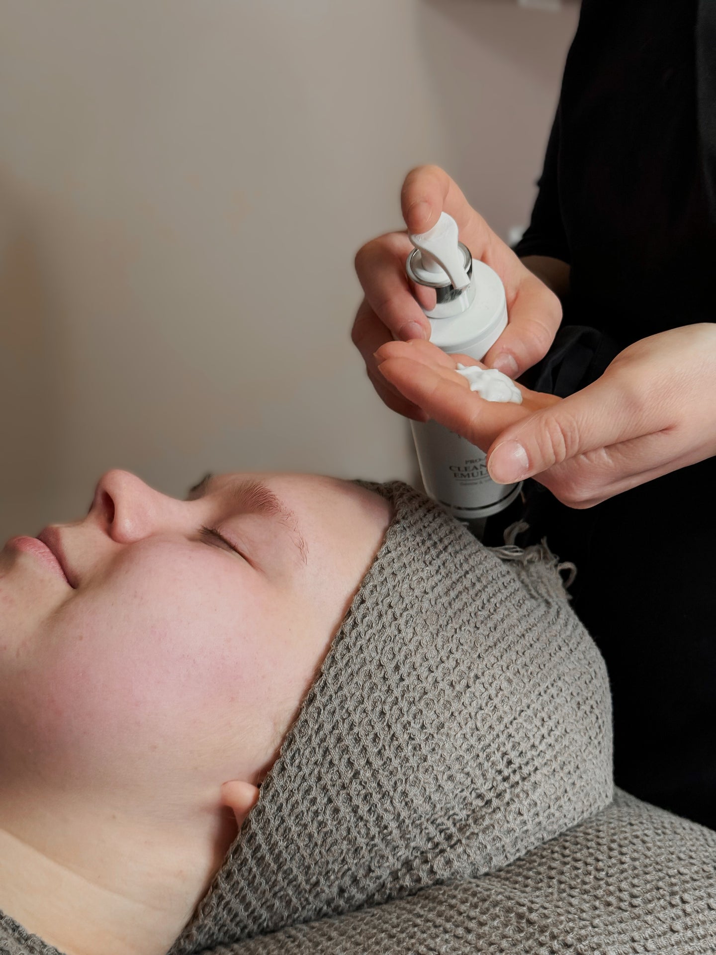 EKOPHARMA Karpalo Clear Puhdistava erikoiskasvohoito